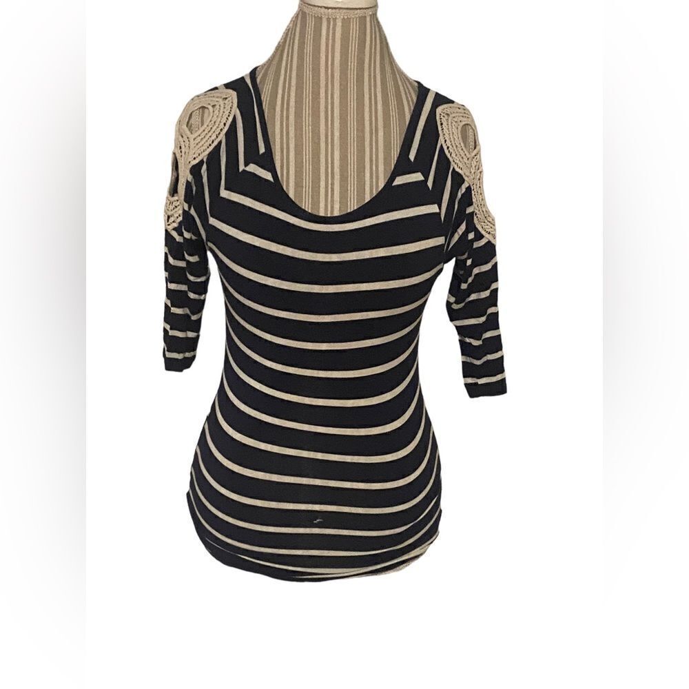 Rue 21 size medium top great look excellent condition see pics